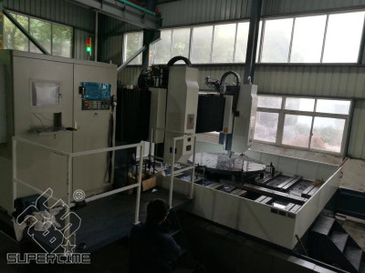 Maintenance method of CNC drilling machine in high temperature